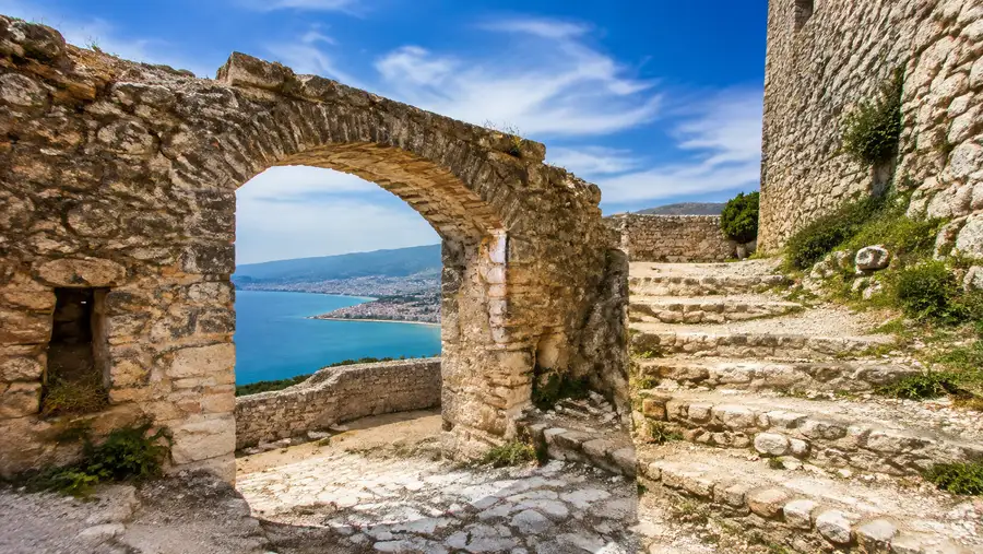 How to Get to Lekursi Castle: Transport & Directions