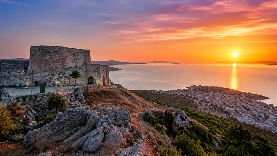 How to Get to Lekursi Castle: Transport & Directions